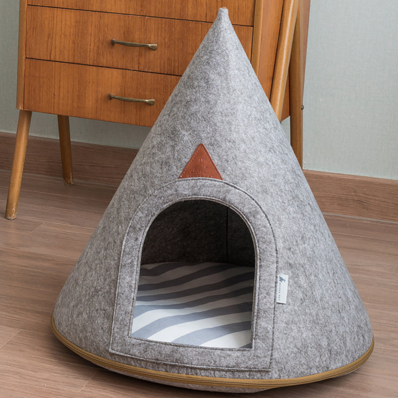 Tucker Murphy Pet Boissonneault Felt Pet Cave Lucy Hooded Dog Bed